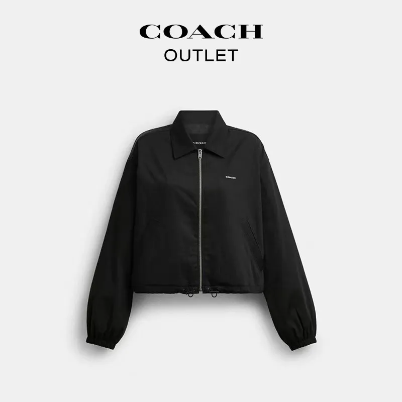 Model pictures provided for the latest, Coach spring jackets for women. Prada has the same style, with low-key colors and a design with a bit of matte hardware. It has a proper sense of quality and the relaxed feeling of a city walk. At first glance, I am attracted by the fufu little coat. Very classic style. The hem has a closed design, so it can be easily matched with dresses, trousers and short skirts. The design of the short jacket can elongate the body proportions, and it can be perfectly matched with any combination. It is shipped from a trading company, and the quality is absolutely superb. A complete set of customer-supplied auxiliary hardware makes getting in and out of the cabinet stress-free. It can be used to keep wind and warm in early spring, and sunscreen can be used in summer. In autumn, it can be protected from wind. Can be worn from early spring to early autumn. Definitely a must-have for sisters 🤗🤗🤗 Color: Black Composition (polyester fiber) Size: S-L (loose and short version) S size: length 54CM, bust 120CM, shoulder width 49CM, sleeve length 56CM, reference weight 90-105 catties M size: length 56CM, bust 124CM, shoulder width 50CM, sleeve length 57CM Reference weight: 105-115 catties. Size L: length 58CM, bust 128CM, shoulder width 51CM, sleeve length 58CM. Reference weight: 115-130 catties
